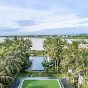 Resort Emerald Riverside